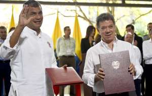 El presidente de la Rep&uacute;blica, Rafael Correa, y su hom&oacute;logo colombiano, Juan Manuel Santos, firmaron hoy una declaraci&oacute;n conjunta. Foto: AFP