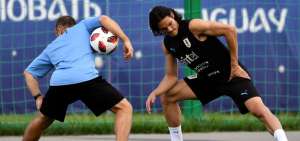 Cavani salta a la cancha en Nizhni, pero hace trabajo diferenciado