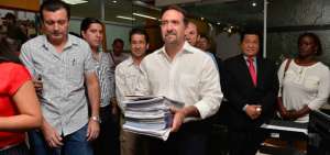 C&eacute;sar Monge, director de CREO, present&oacute; la postulaci&oacute;n de Enrique Pita para que sea consejero del CNE. 