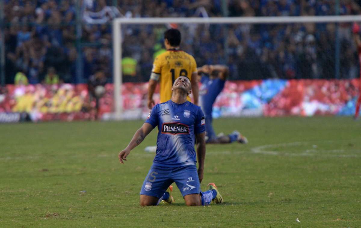Pedro Qui&ntilde;&oacute;nez explot&oacute; en llanto al finalizar el cotejo. Foto: Jos&eacute; Mor&aacute;n / El Tel&eacute;grafo.