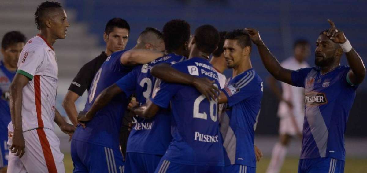 Emelec golea a Mushuc Runa y sigue esperanzado en la etapa