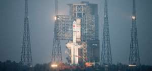 China lanza al espacio su primera nave de aprovisionamiento