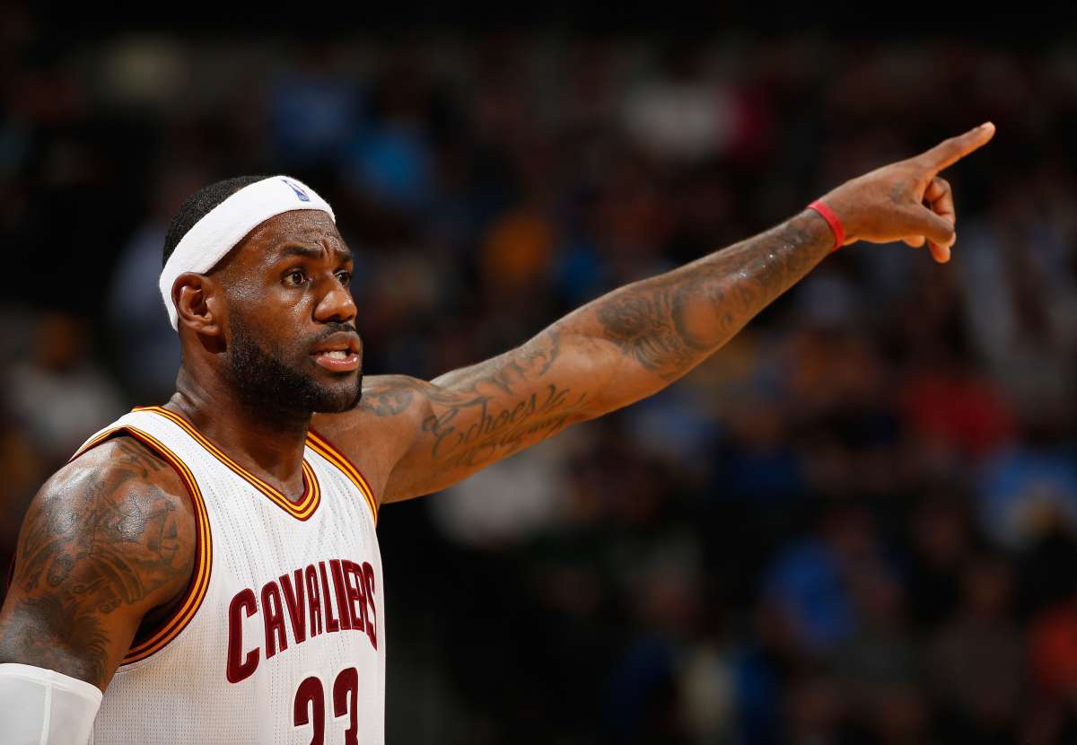 Lebron James lider&oacute; a los Cleveland a su segunda victoria consecutiva de la temporada. Foto: AFP