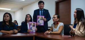Familiares presentes en el proceso judicial por la muerte de Juliana Campoverde.