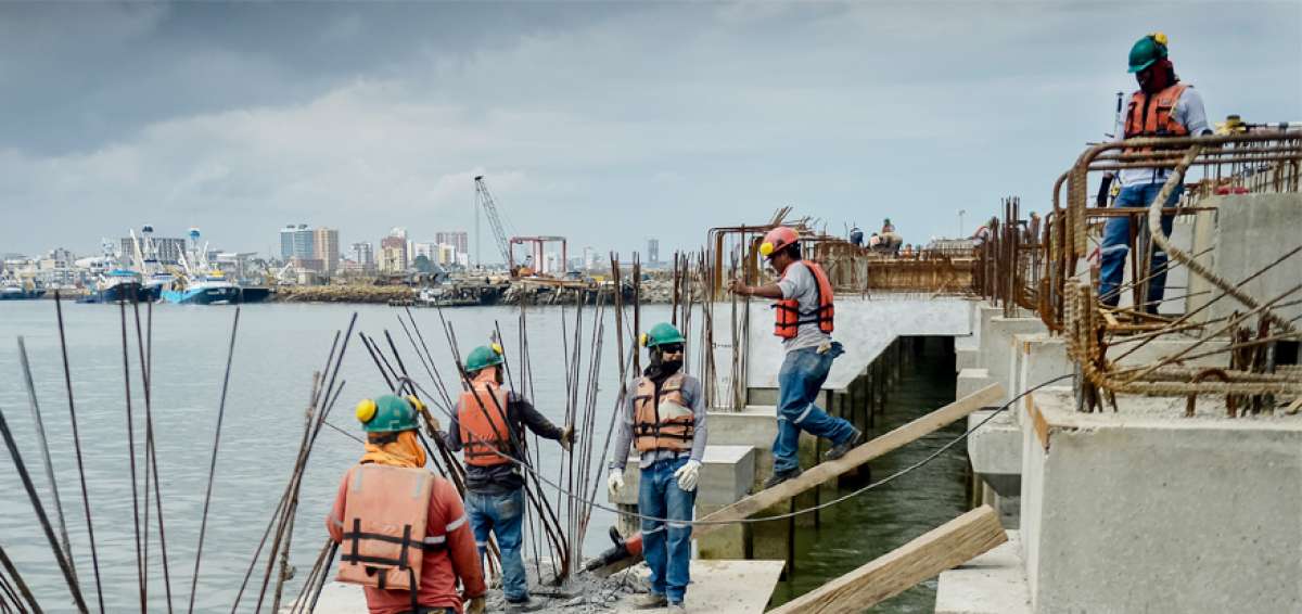Las obras de ampliaci&oacute;n y reconstrucci&oacute;n del muelle internacional dos del puerto manabita avanzan a buen ritmo.