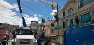La Empresa El&eacute;ctrica Quito recepta denuncias telef&oacute;nicas y atiende a la ciudadan&iacute;a.