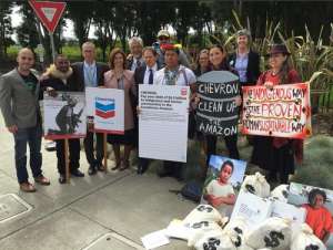 La reuni&oacute;n de accionistas de la petrolera se realiz&oacute; ayer en en San Ram&oacute;n, California, EE.UU. Foto: Amazon Watch