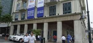Prefectura del Guayas compr&oacute; mascarillas y pruebas r&aacute;pidas a un 123% de su valor