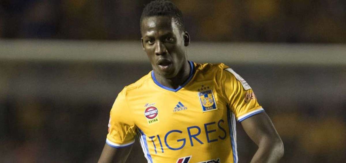 El jugador peruano con la camiseta de Tigres.
