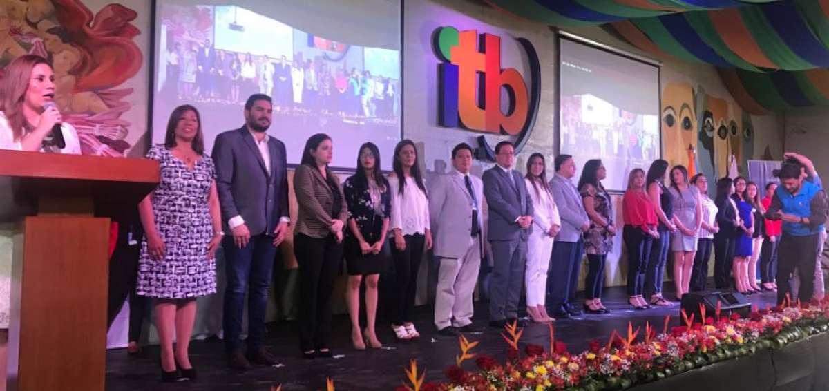 388 docentes ecuatorianos reciben sus t&iacute;tulos de cuarto nivel