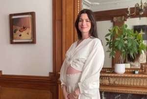 A sus 43 a&ntilde;os, la protagonista de The Devil Wears Prada, Ane Hathaway, espera a su tercer hijo junto a su esposo, el productor y actor Adam Shulman.