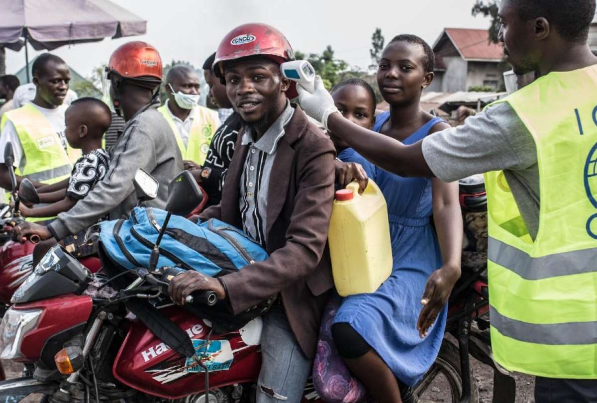 Conductores en un puesto de control contra el &eacute;bola en el noreste de la Rep&uacute;blica Democr&aacute;tica del Congo en una imagen de archivo.