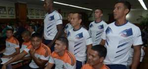 El equipo de la Asociaci&oacute;n Deportiva Naval (blanco con azul) gan&oacute; la prueba el a&ntilde;o pasado.