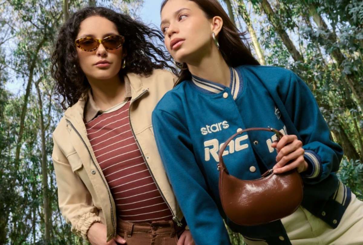 Chaquetas tipo bomber, acolchadas y livianos se integran de manera natural sobre bases simples.