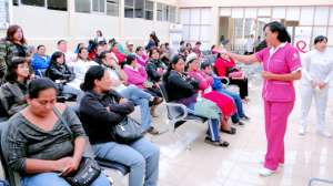 Varias charlas se realizaron en el hospital Vicente Corral Moscoso de Cuenca, para detallar los peligros de la enfermedad. Foto: Cortes&iacute;a