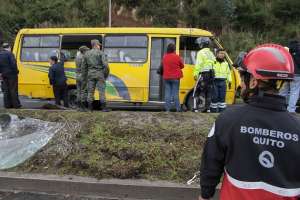 El veh&iacute;culo fue retirado del parterre alrededor de las 10:30 de la ma&ntilde;ana. Sin embargo, los conductores exigen mayor control en la v&iacute;a. Foto: Daniel Molineros / EL TEL&Eacute;GRAFO