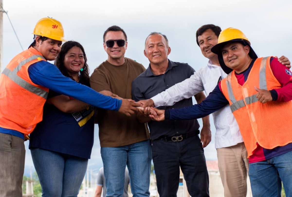 El presidente Daniel Noboa, durante la inauguración del paso lateral en Pasaje.