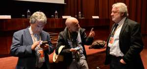 Juan Antonio Garc&iacute;a, Omar Rinc&oacute;n y Antonio L&oacute;pez conversan en el I Congreso Internacional de Periodismo.