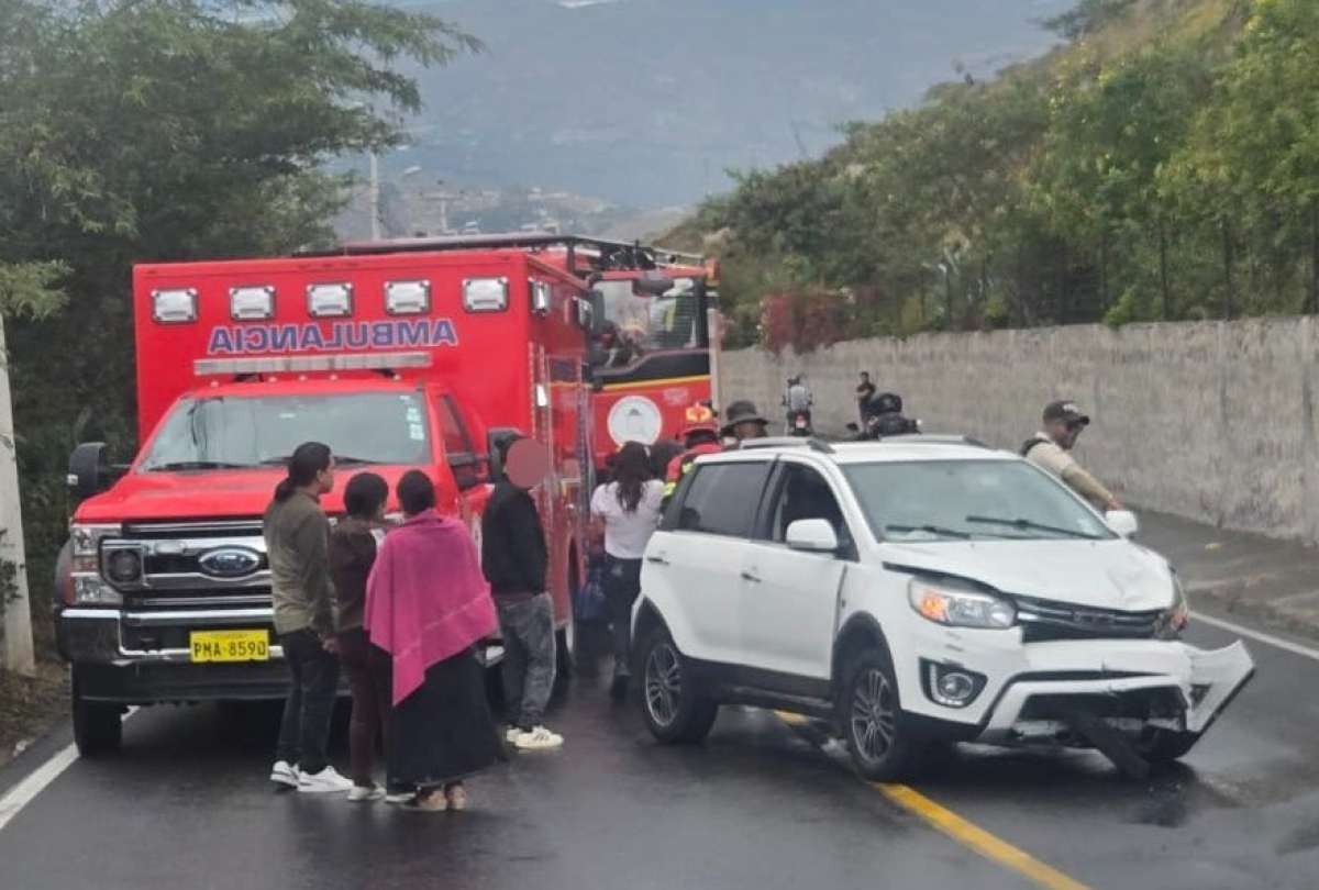 Equipos de emergencia asistieron a tres personas en la v&iacute;a El Quinche&ndash;Guayllabamba
