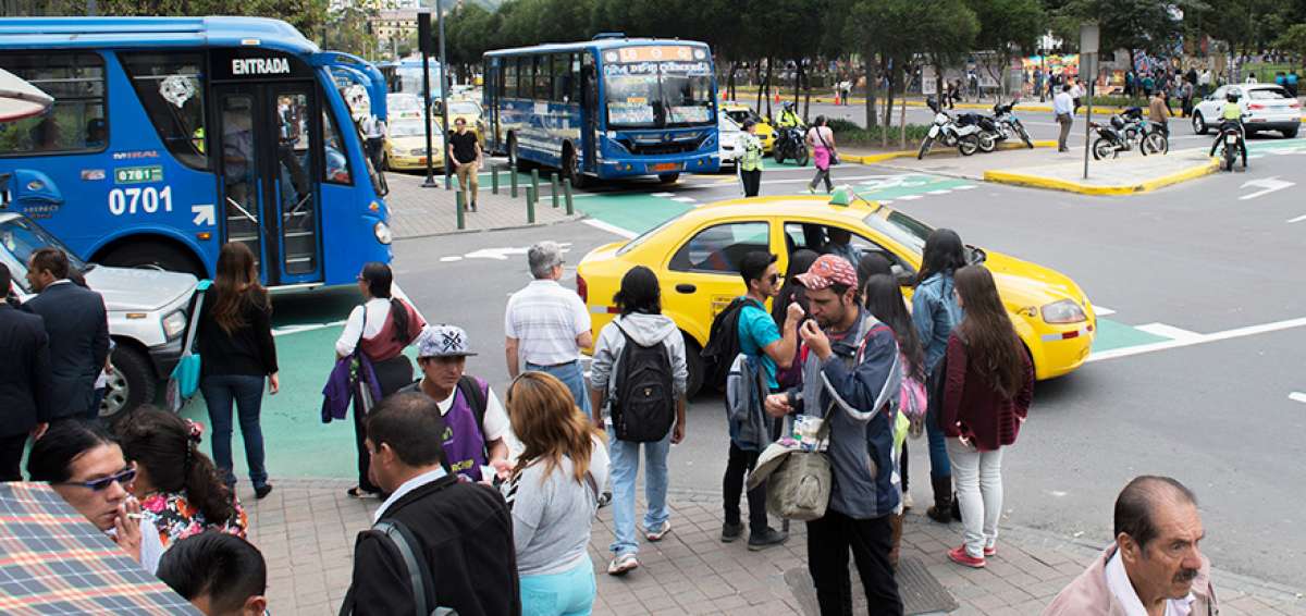 El fortalecimiento de los sistemas de transporte p&uacute;blico es una de las apuestas para reducir las cargas vehiculares.