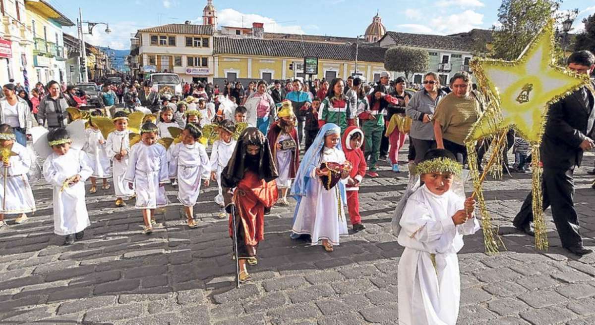 Estudiantes de diferentes unidades educativas participaron en el preg&oacute;n navide&ntilde;o y en el festival de villancicos. 
