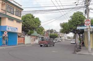 El sentido de la circulaci&oacute;n cambi&oacute; en la calle A, desde la Av. 7 SO hasta la Av. 3 SO. Foto: Lylibeth Coloma.