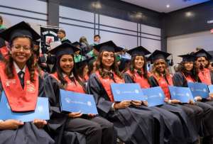 La Junta de Beneficencia de Guayaquil entrega becas y apoyo escolar a  más de 5.000 estudiantes del país.