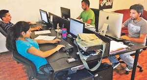 Los creadores de este software son 4 j&oacute;venes que se unieron para formar la empresa Mono Attack, encargada de desarrollar aplicaciones y hasta sitios webs. Foto: H&eacute;ctor Marcillo / El Tel&eacute;grafo