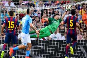 Bravo falla en su debut y da la victoria al N&aacute;poles