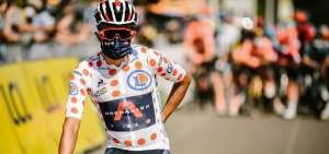 Carapaz guarda fuerzas y conserva el liderato de la monta&ntilde;a