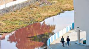 Semanas atr&aacute;s, las autoridades emprendieron un plan para descontaminar los r&iacute;os de Manta cuyas aguas se pusieron rojas. Foto: Rodolfo P&aacute;rraga/ El Tel&eacute;grafo