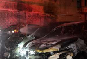 12 autos quedaron destruidos tras un incendio en un patio de vehículos de Guayaquil.