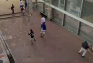Hinchas de Emelec protagonizaron una gresca fuera del estadio Capwell
