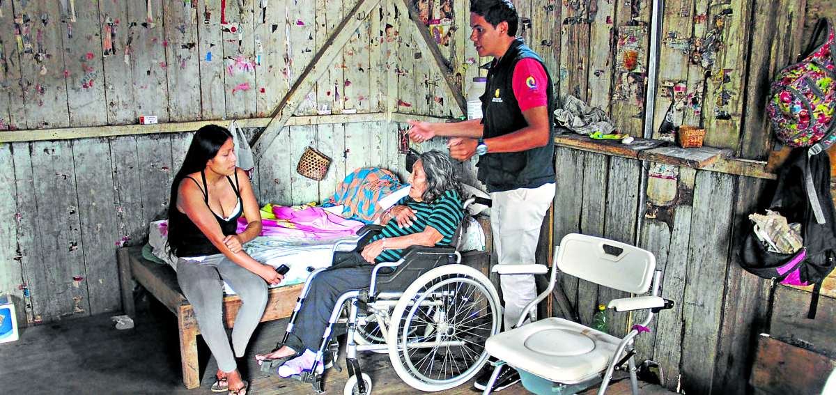 Teresa Kumanchi, de 90 a&ntilde;os, tuvo una fractura en la cadera debido a la fuerte ca&iacute;da que sufri&oacute; hace algunos a&ntilde;os. Ella fue visitada por los miembros del EAIS. Cortes&iacute;a MSP