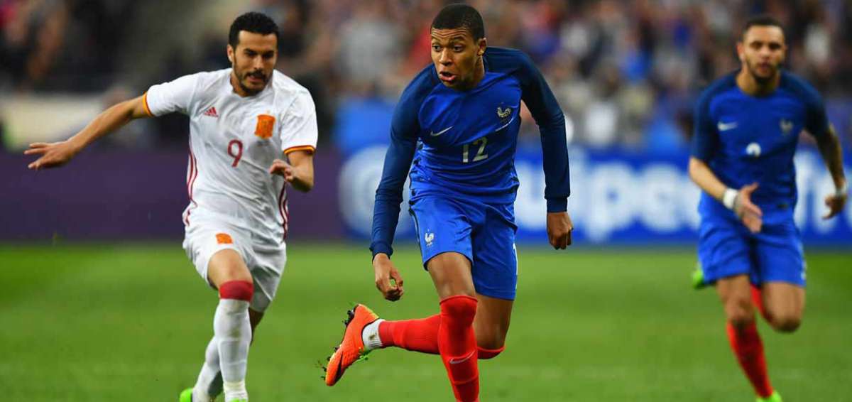 Deschamps cree que Mbapp&eacute; tendr&iacute;a "m&aacute;s riesgos" si deja el M&oacute;naco