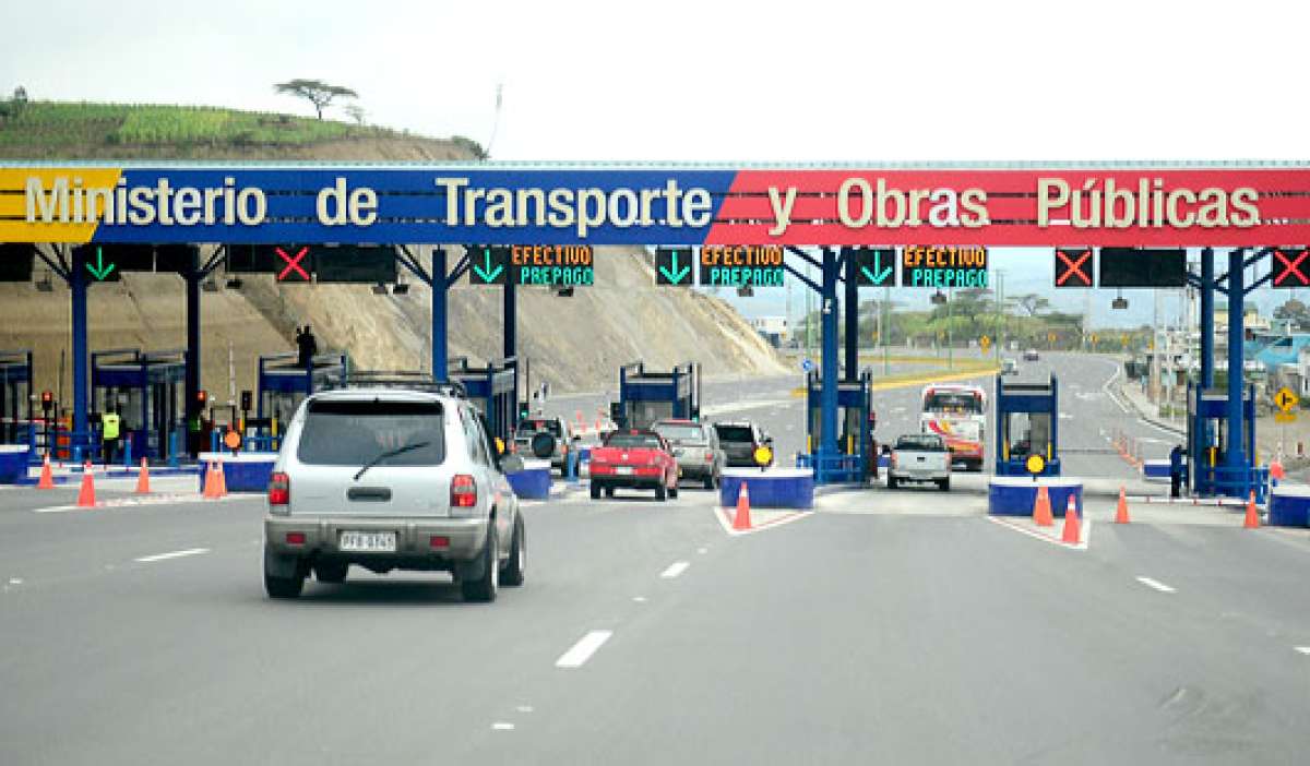 Ayer, el tr&aacute;nsito fluy&oacute; con normalidad en el peaje de Oyacoto, en la salida desde Quito hacia el sector de la Sierra - norte. Foto: Santiago Aguirre 