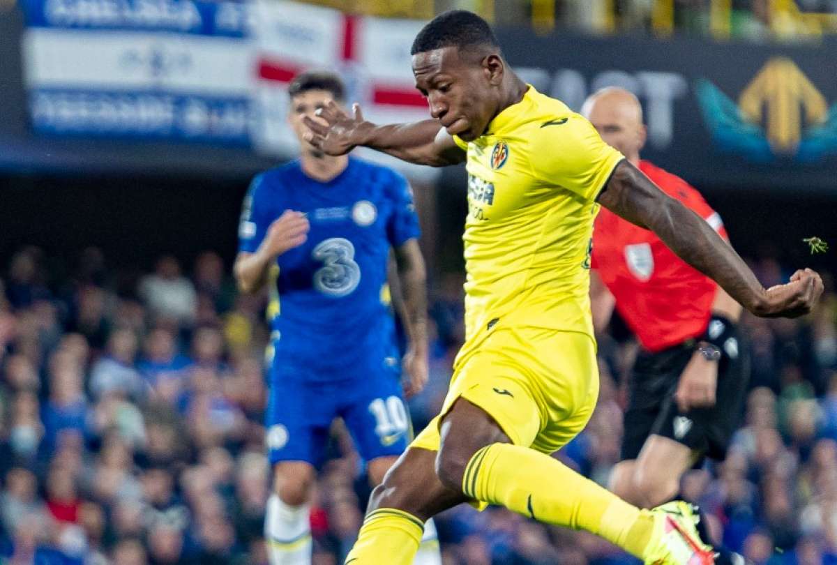 Pervis Estupi&ntilde;&aacute;n jug&oacute; la Supercopa de Europa con el Villarreal