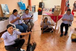 Los artesanos de Guangopolo mantienen el oficio de la elaboraci&oacute;n de artesan&iacute;a con el pelo del caballo. 