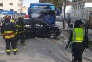 Un siniestro de tránsito se registró en la avenida Colón y 10 de Agosto, en el norte de Quito.