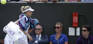 Kerber se retira derrotada de Wimbledon.