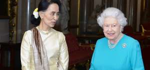 Suu Kyi recibe premio en Londres en medio de protestas
