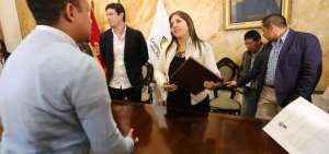 Vicu&ntilde;a se reuni&oacute; con representantes de barrios de Azuay y Ca&ntilde;ar