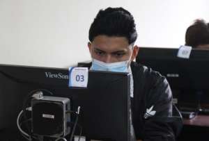 Jóvenes tienen una nueva oportunidad para postular a un cupo de educación superior