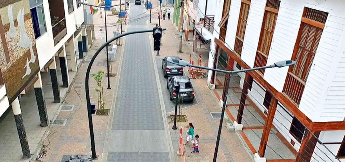 La regeneraci&oacute;n del centro de Portoviejo empez&oacute; en la tradicional calle Col&oacute;n, hist&oacute;ricamente recordada como la principal v&iacute;a de la capital manabita en los a&ntilde;os 20. 