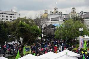 En la feria, en el Palacio de Carondelet hubo m&uacute;sica y exposici&oacute;n de artesan&iacute;as ecuatorianas. Foto: Carina Acosta/ EL TEL&Eacute;GRAFO