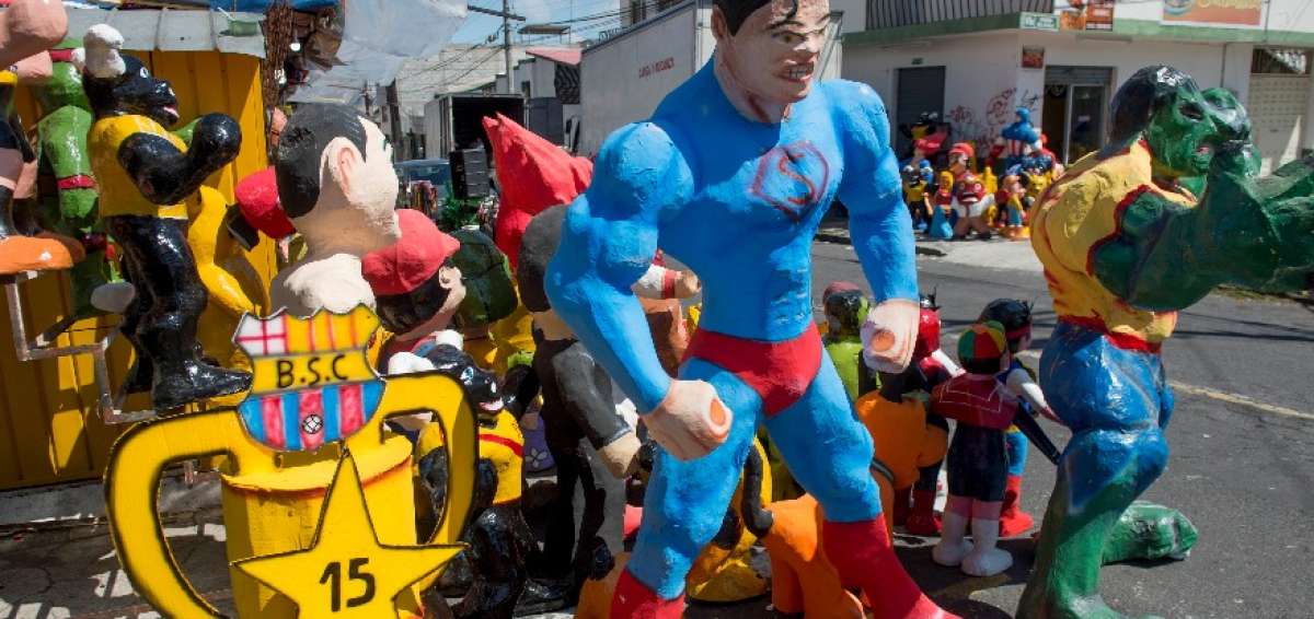 Los monigotes proliferan en las principales avenidas de la ciudad.
