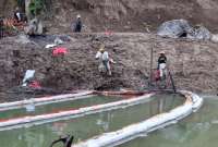 Personal de Petroecuador continúa con el proceso de remediación ambiental en Esmeraldas.