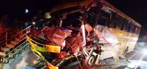 Choque entre buses interprovinciales deja un muerto en Santa Rosa