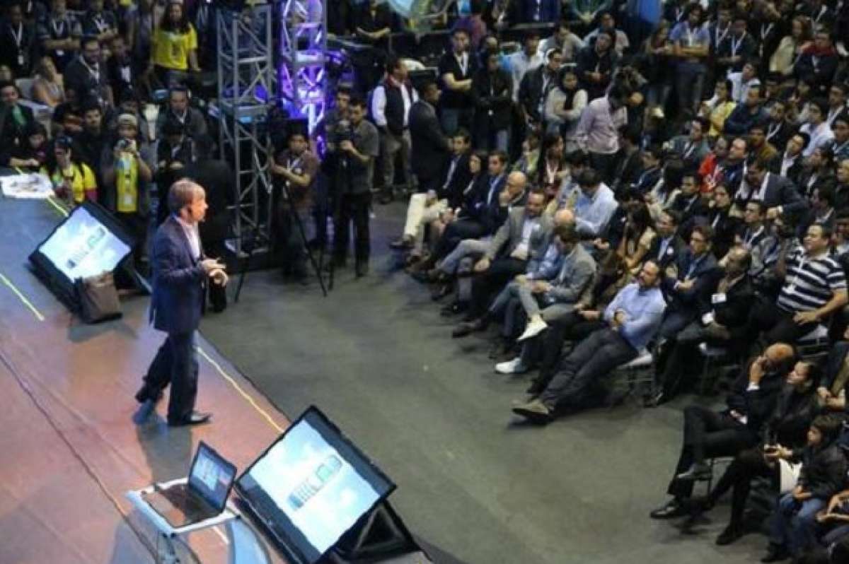 Alrededor del mundo, Dickinson ha dado charlas motivacionales. Foto: Eduardo Navas 