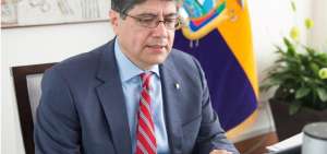 Jos&eacute; Valencia renuncia a la Canciller&iacute;a